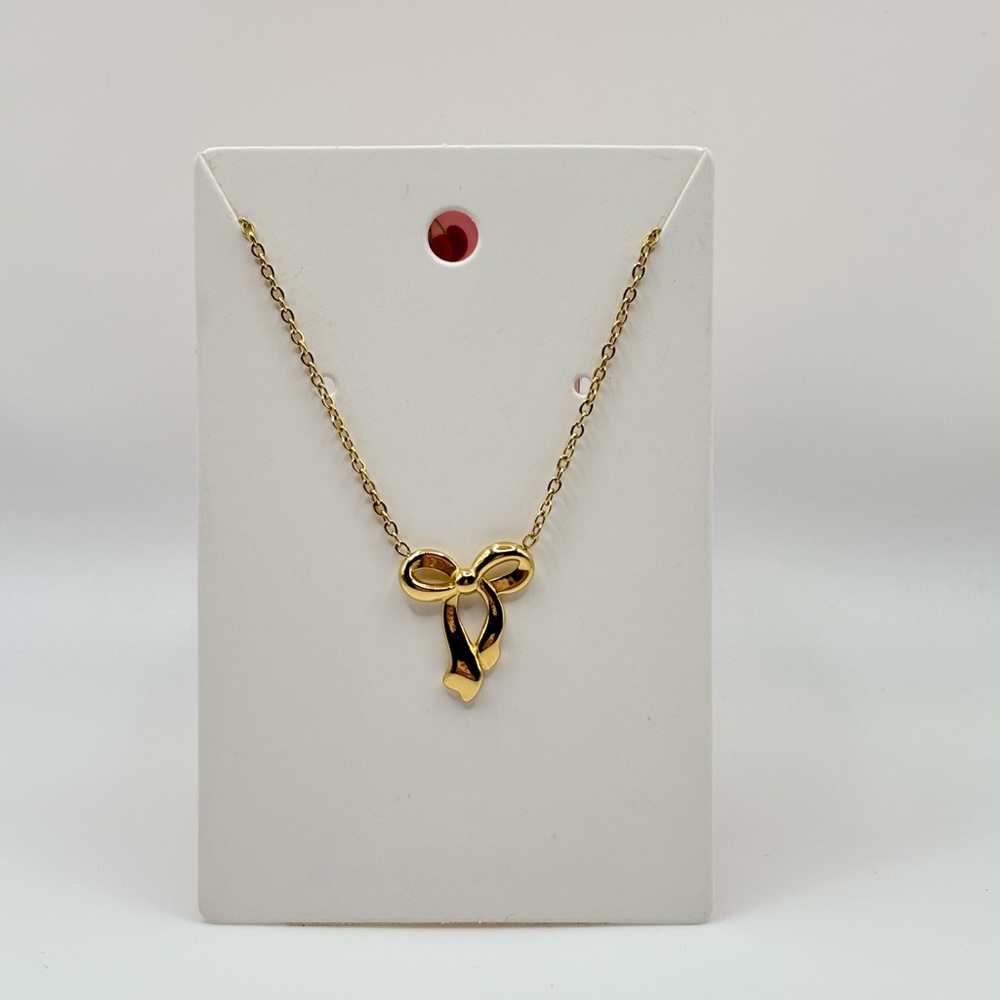 Chic Gold Bow Necklace